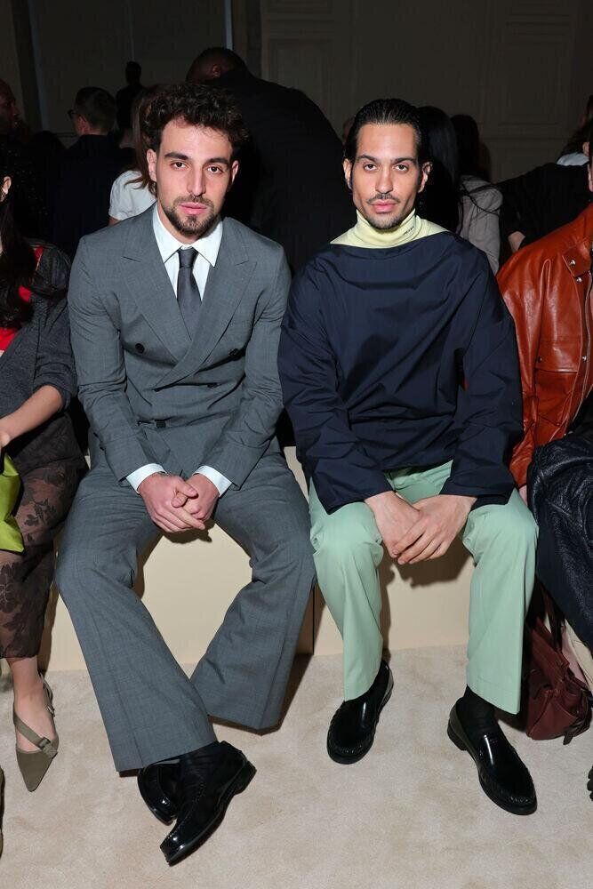 Saint Levant et Mahmood au défilé homme Prada automne-hiver 2026-2027.