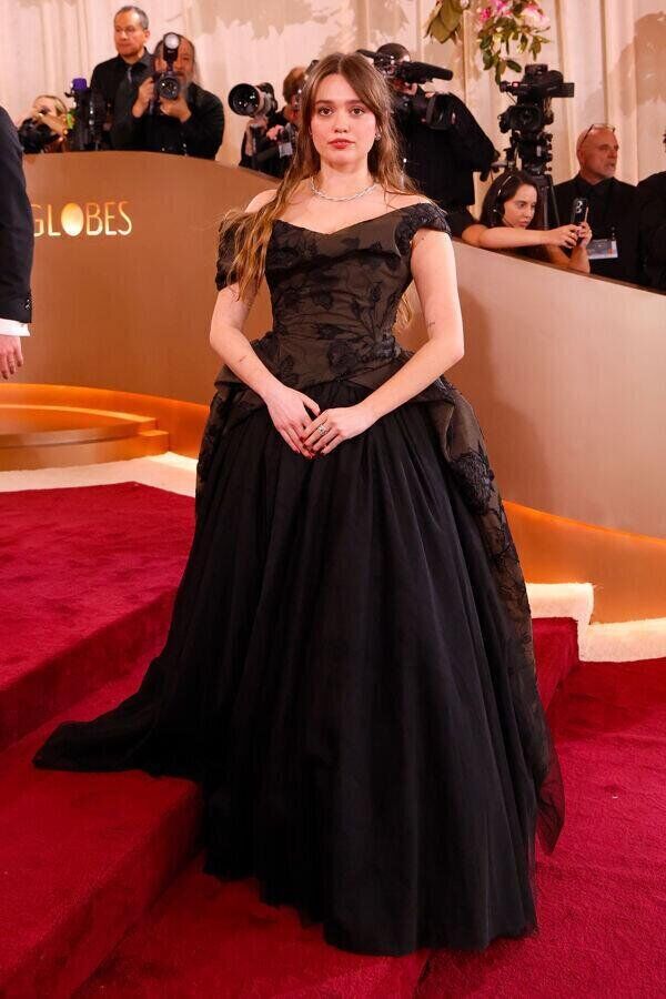 Aimee Lou Wood wearing Vivienne Westwood golden globes 2026