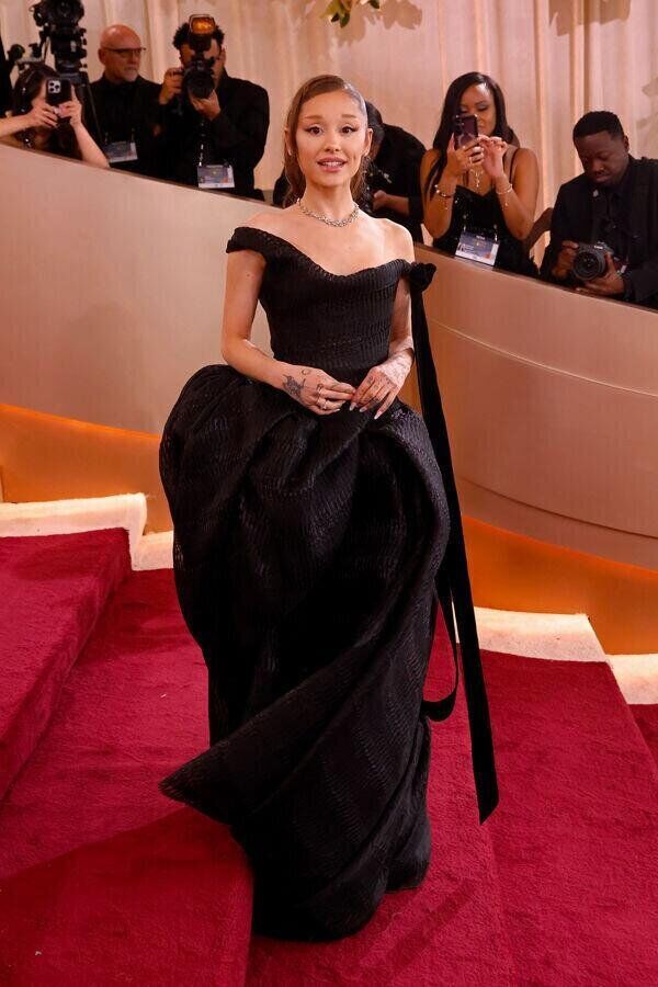Ariana Grande wearing Vivienne Westwood golden globes 2026