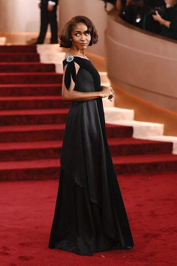 Ayo Edebiri wearing Chanel and Tiffany & Co. jewels golden globes 2026