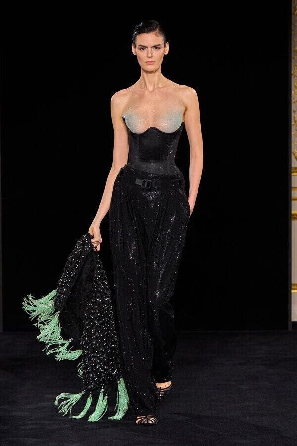 defile armani prive printemps-ete 2026 à la fashion week haute couture de paris