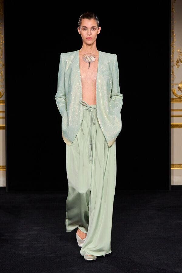 defile armani prive printemps-ete 2026 à la fashion week haute couture de paris