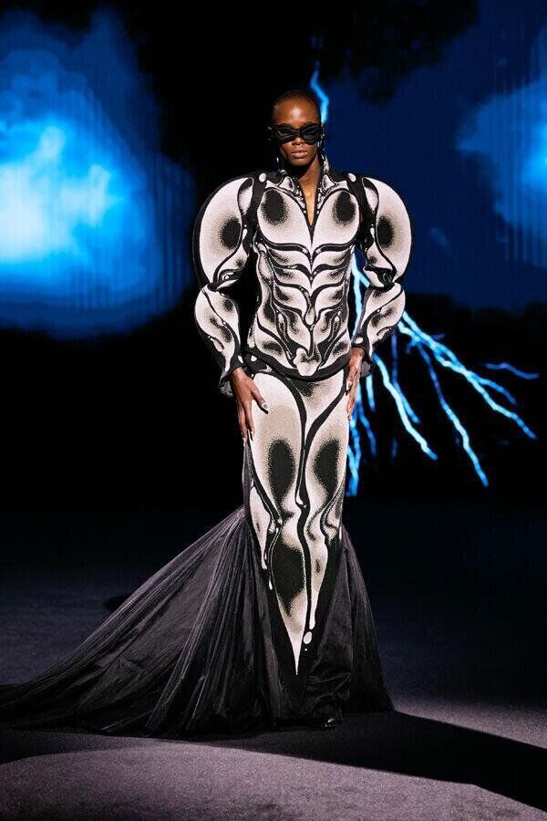 le défilé robert wun haute couture printemps-été 2026 à la fashion week de paris