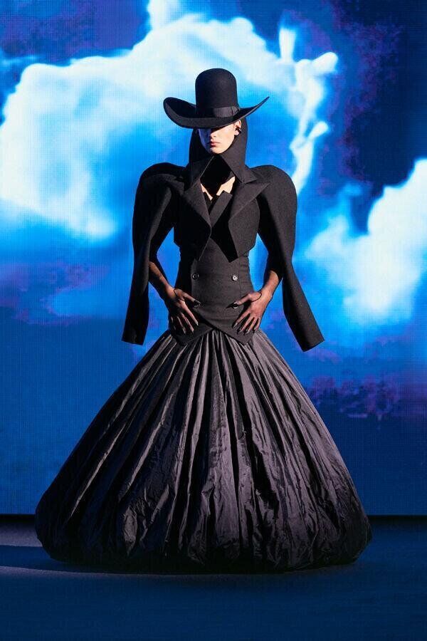le défilé robert wun haute couture printemps-été 2026 à la fashion week de paris
