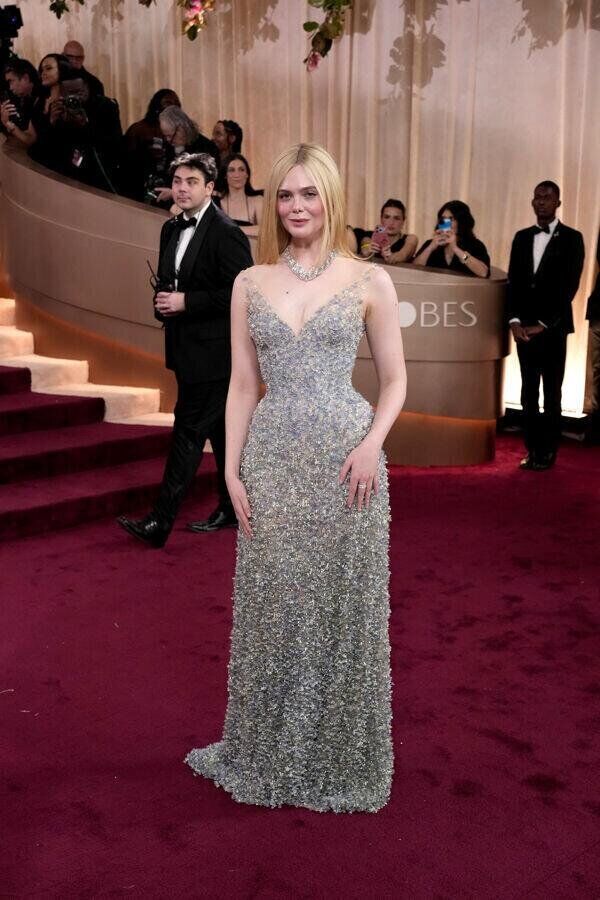 Elle Fanning wearing Gucci golden globes 2026