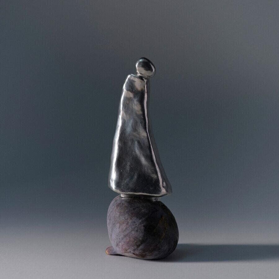 flacon de parfum en étain en forme de danseuse collection beaux objets caron x atelier constant