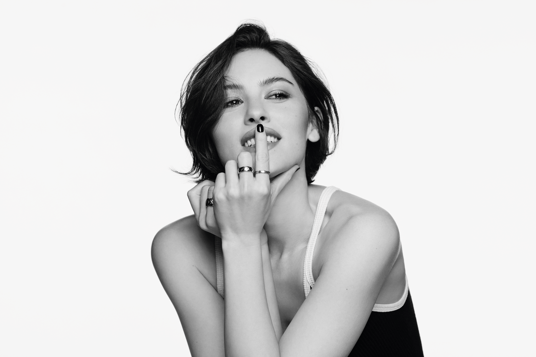 Gracie Abrams, nouvelle égérie du parfum Coco Mademoiselle Crush Absolu.