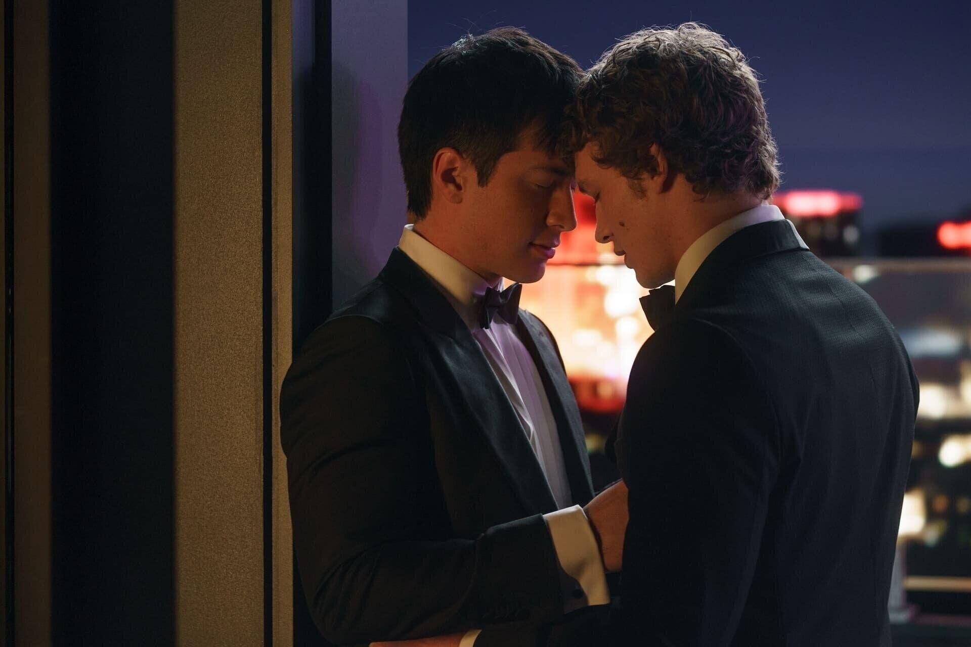 Photo des acteurs Hudson Williams et Connor Storrie dans la série queer Heated Rivalry (2026).