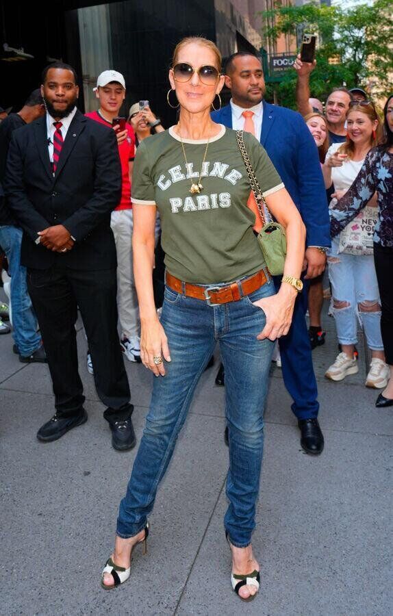 celine dion en jean skinny délavé