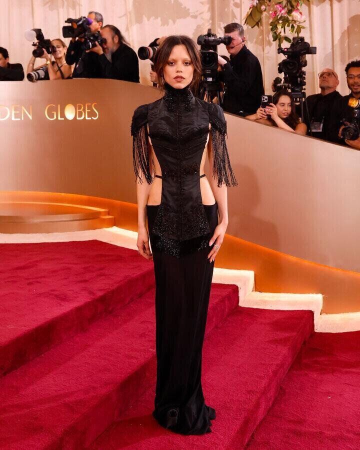 Jenna Ortega wearing Dilara Findikoglu golden globes 2026