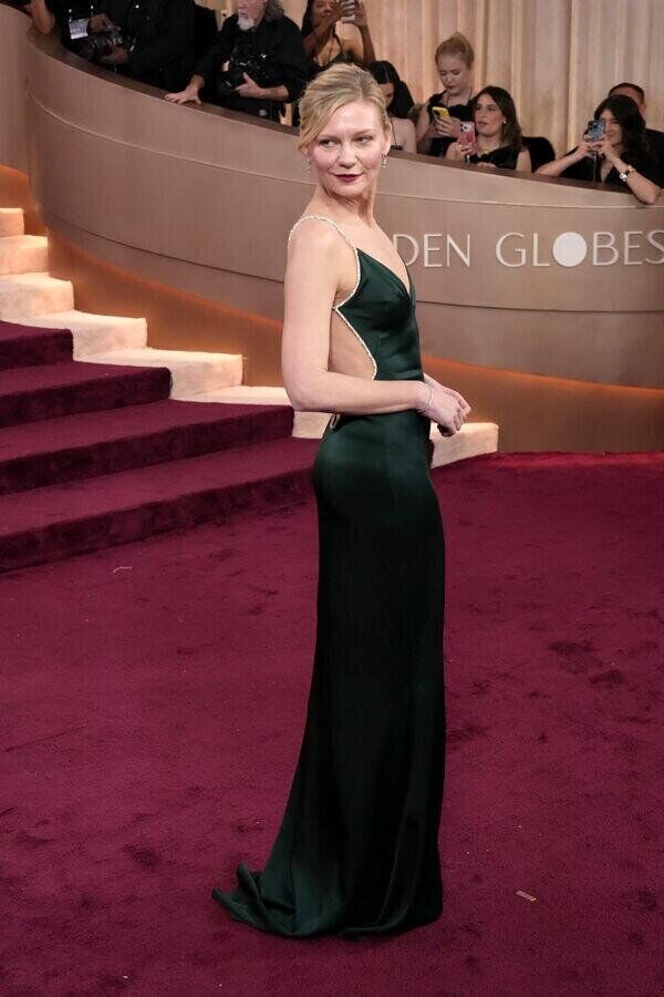 Kirsten Dunst wearing Tom Ford golden globes 2026