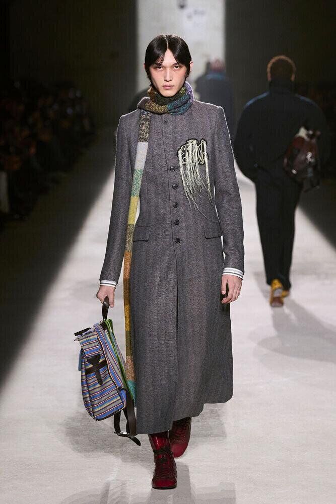Le défilé Dries Van Noten automne-hiver 2026-2027 à la Fashion Week à Paris