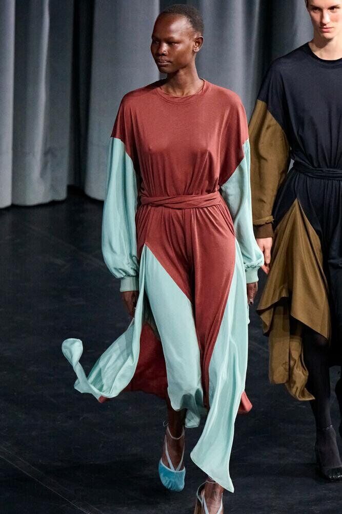 Le défilé Lemaire automne-hiver 2026-2027 à la Fashion Week de Paris