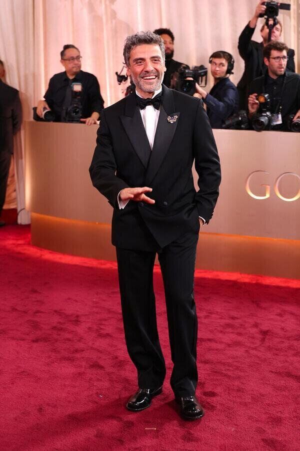 Oscar Isaac wearing Bulgari jewels golden globes 2026
