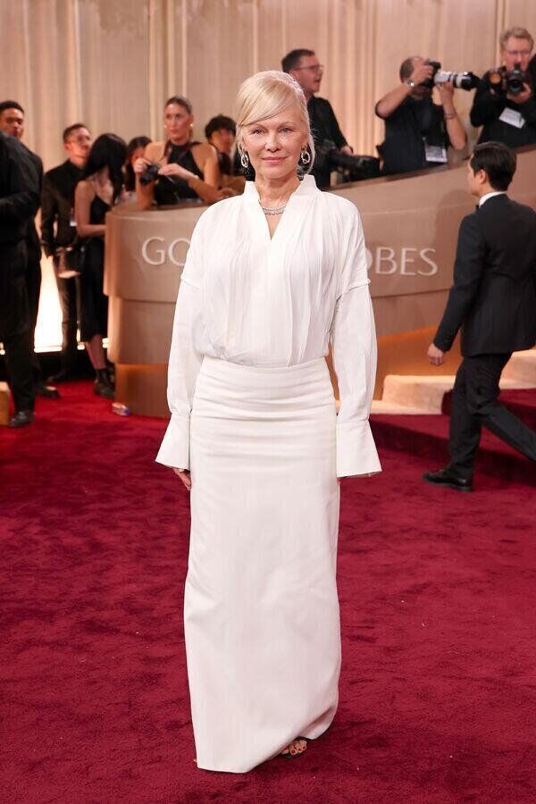 Pamela Anderson in Ferragamo and Odessa jewels golden globes 2026