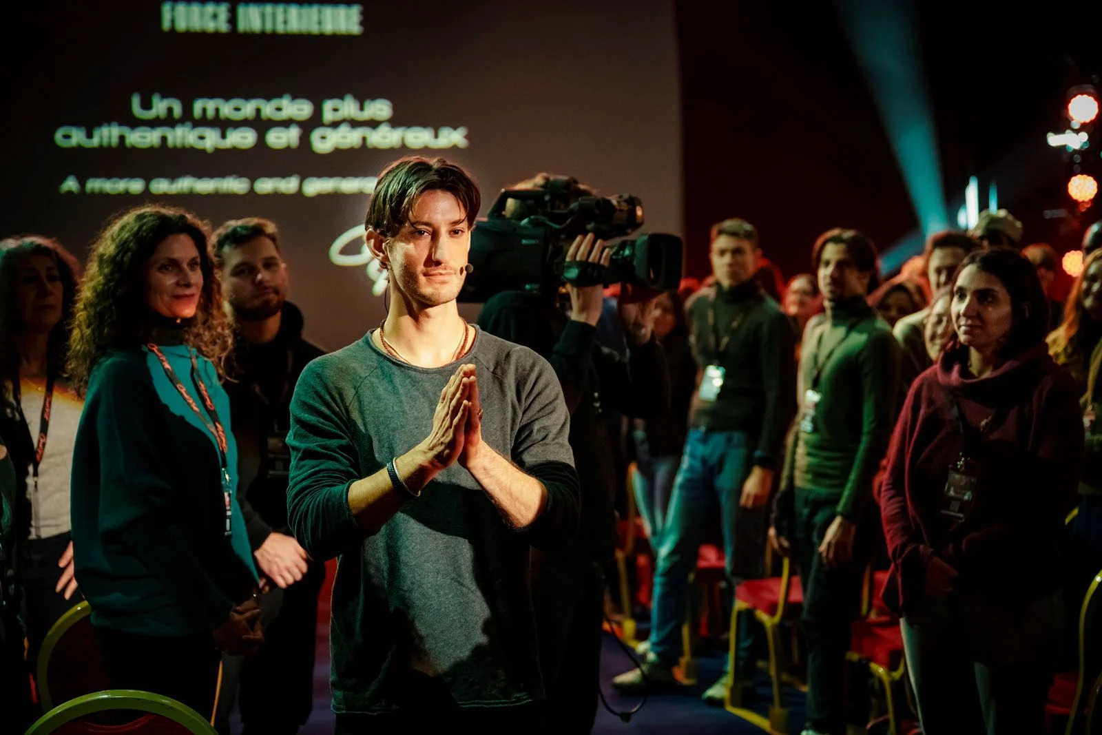 Pierre Niney dans le film Gourou.