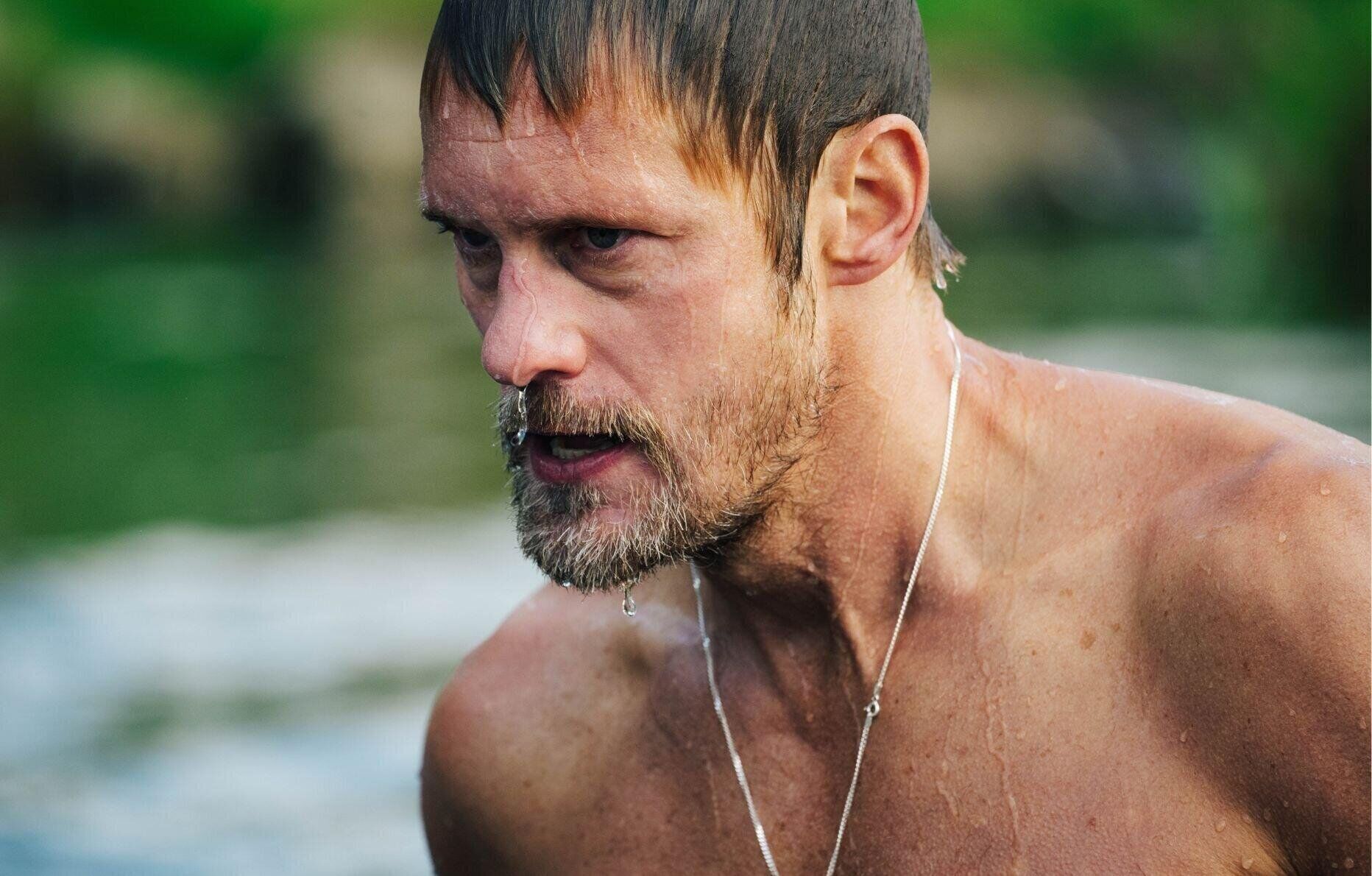 L'acteur Alexander Skarsgård photographié par Chris Harris.