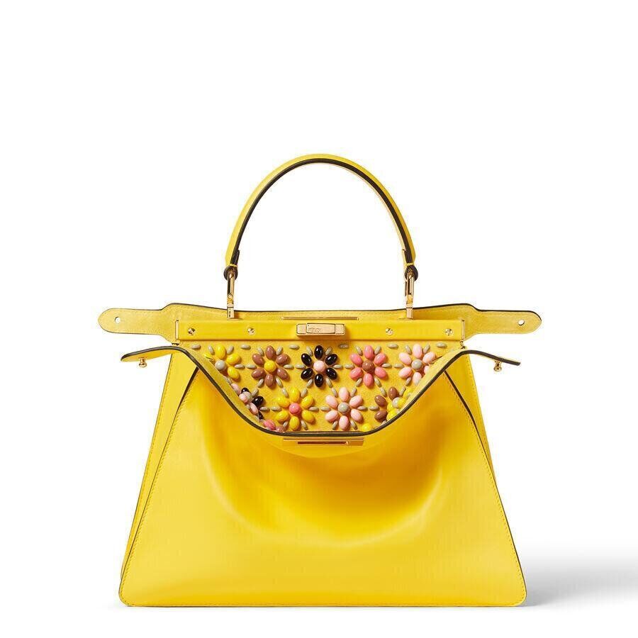 le sac inner beauty de fendi en cuir jaune et fleurs en perles