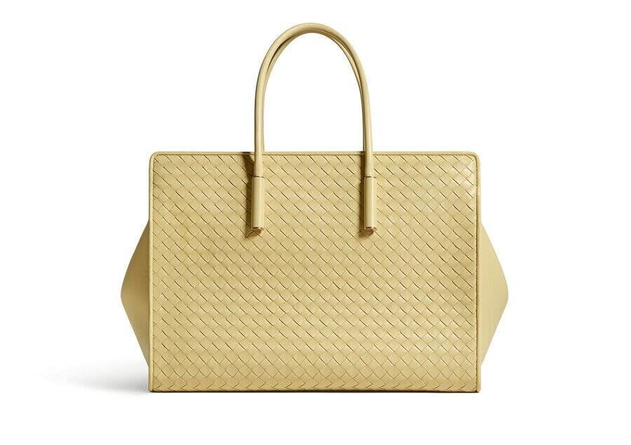 le tote barbara de bottega veneta en cuir beige intrecciato