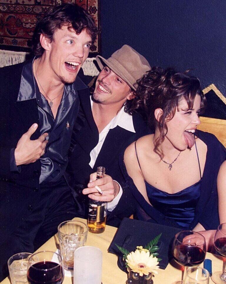 Matthew Lillard, Skeet Ulrich et Neve Campbell à l’avant première de Scream à Los Angeles, en 1996.