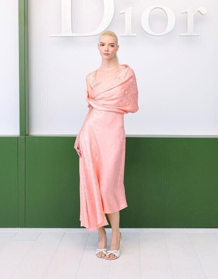 anya taylor-joy au defile dior automne-hiver 2026-2027 à la fashion week de paris
