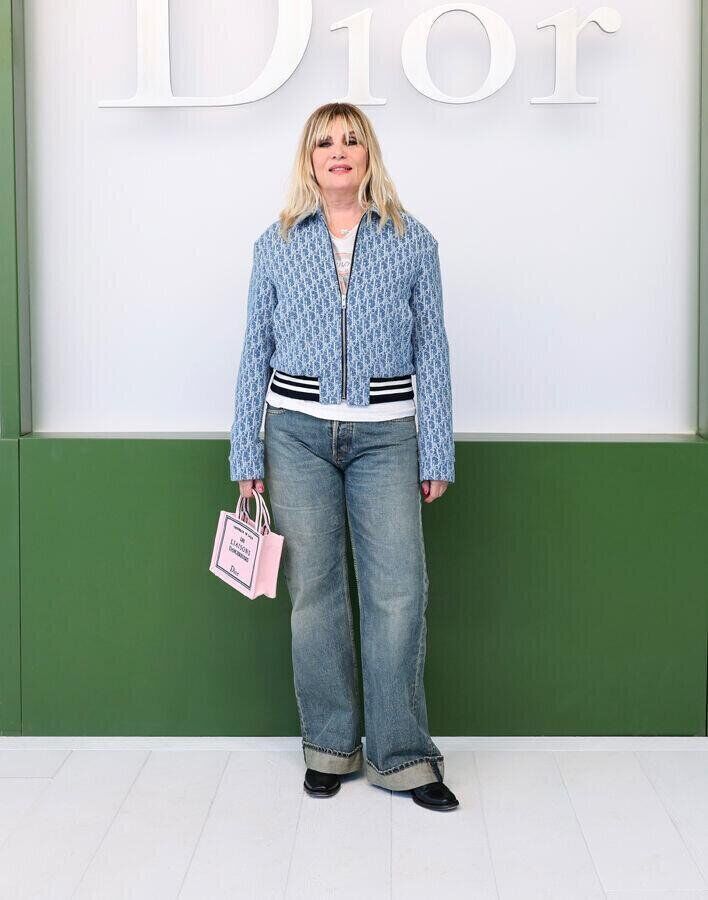 emmanuelle seigner au defile dior automne-hiver 2026-2027 à la fashion week de paris