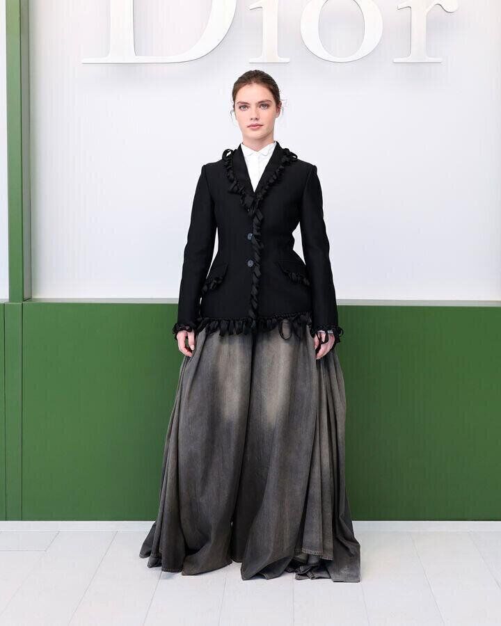 florence hunt au defile dior automne-hiver 2026-2027 à la fashion week de paris