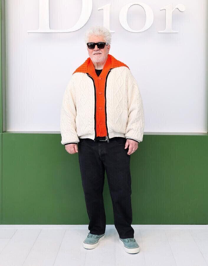 pedro almodovar au defile dior automne-hiver 2026-2027 à la fashion week de paris