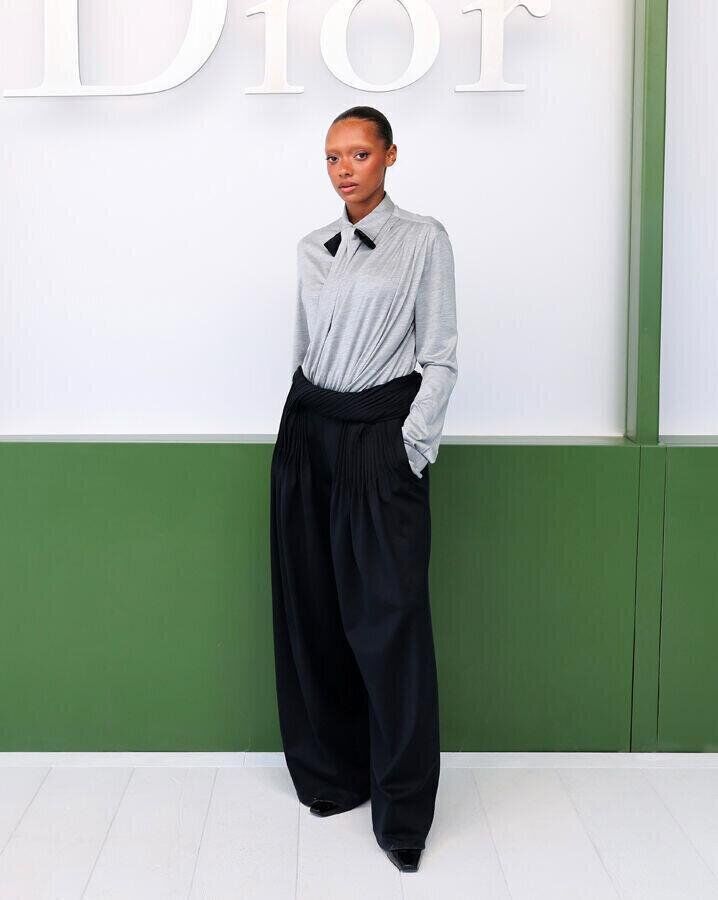 sophie wilde au defile dior automne-hiver 2026-2027 à la fashion week de paris