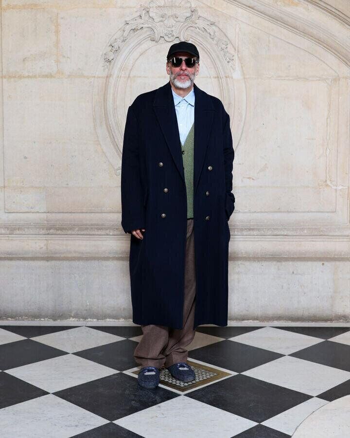 luca guadagnino au défilé dior homme automne-hiver 2026-2027 pendant la fashion week de paris