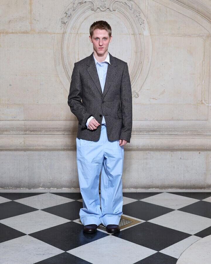 valentin campagne au défilé dior homme automne-hiver 2026-2027 pendant la fashion week de paris