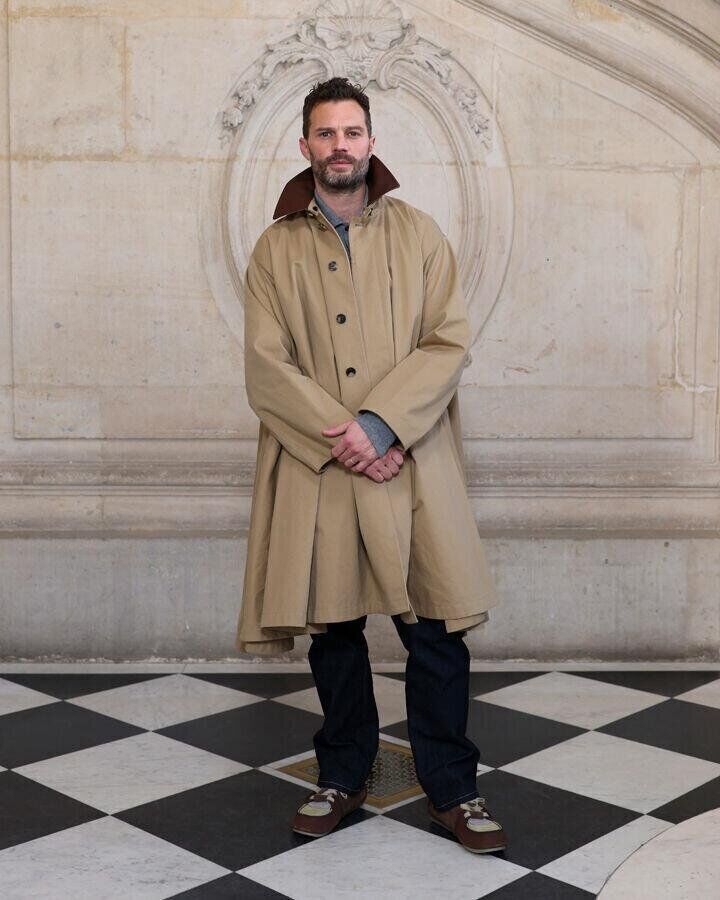 jamie dornan au défilé dior homme automne-hiver 2026-2027 pendant la fashion week de paris