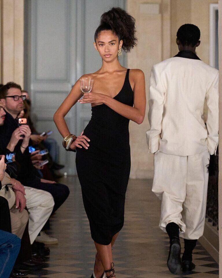 le défilé jacquemus homme automne-hiver 2026-2027 à la fashion week de paris