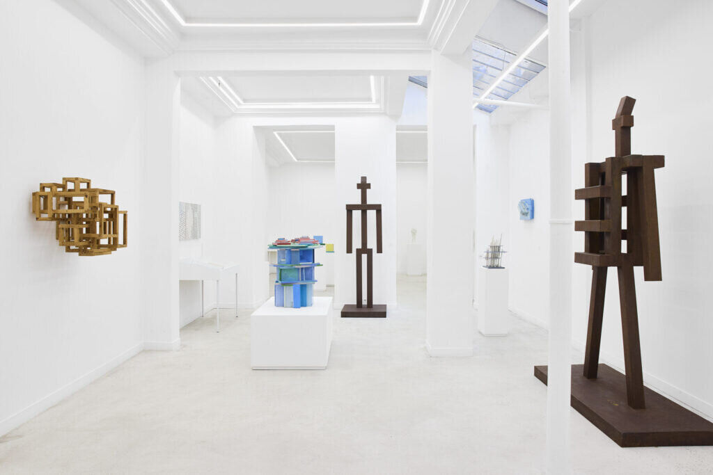 Vue de l'exposition Dessins dans l’air – Œuvres 1976-2024 de l'artiste russe Igor Chelkovski