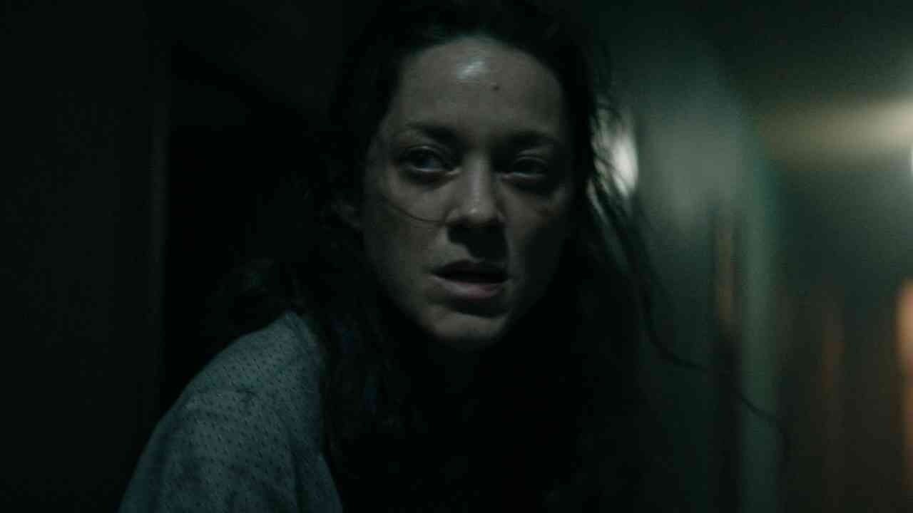 Marion Cotillard dans le film Karma (2026). © Pathé.