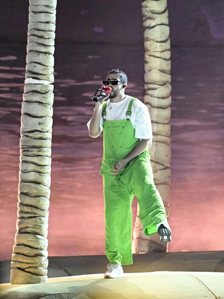 Bad Bunny lors d'un concert au RingCentral Coliseum, le 14 septembre 2022 à Oakland. © Steve Jennings/Getty Images.