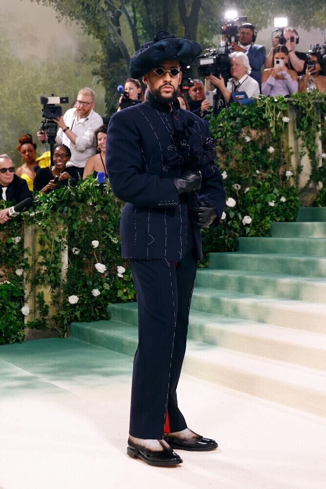 Bad Bunny au Met Gala 2024, au Metropolitan Museum of Art, le 6 mai 2024. © Paras Griffin/Getty Images.