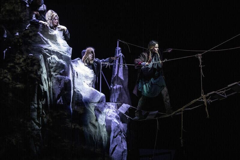 Le Cercle de craie caucasien, de Bertolt Brecht mise en scène par Emmanuel Demarcy-Mota. © Jean Louis-Fernandez.