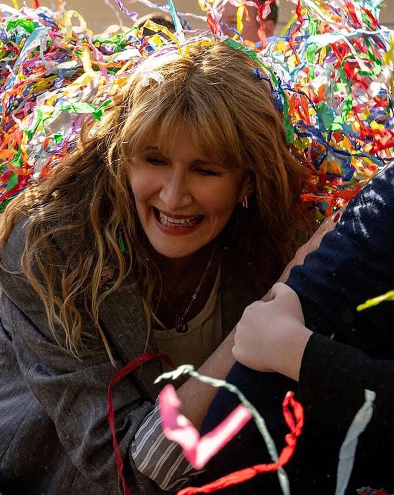 Laura Dern et Will Arnet dans le film Is This Thing On ? (2026). © Searchlight Pictures All Rights Reserved.