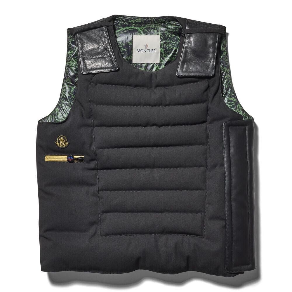 Gilet pare-balles Moncler x Pharrell Williams ayant appartenu à Karl Largefeld © Joopiter.