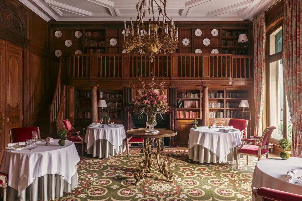 Le restaurant Le Clarence à Paris.