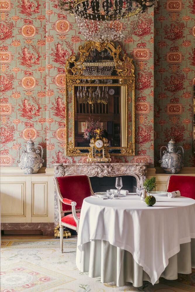 Restaurant gastronomique Le Clarence à Paris, dans le Triangle d'Or.