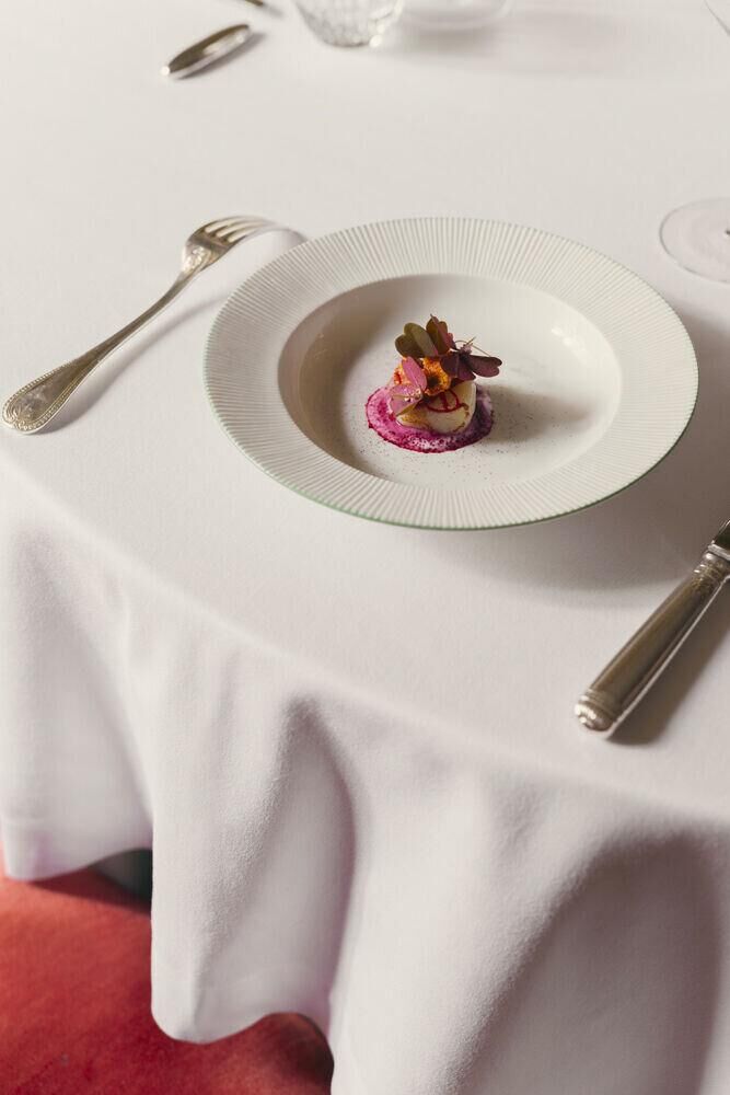 Restaurant gastronomique Le Clarence à Paris, dans le Triangle d'Or.