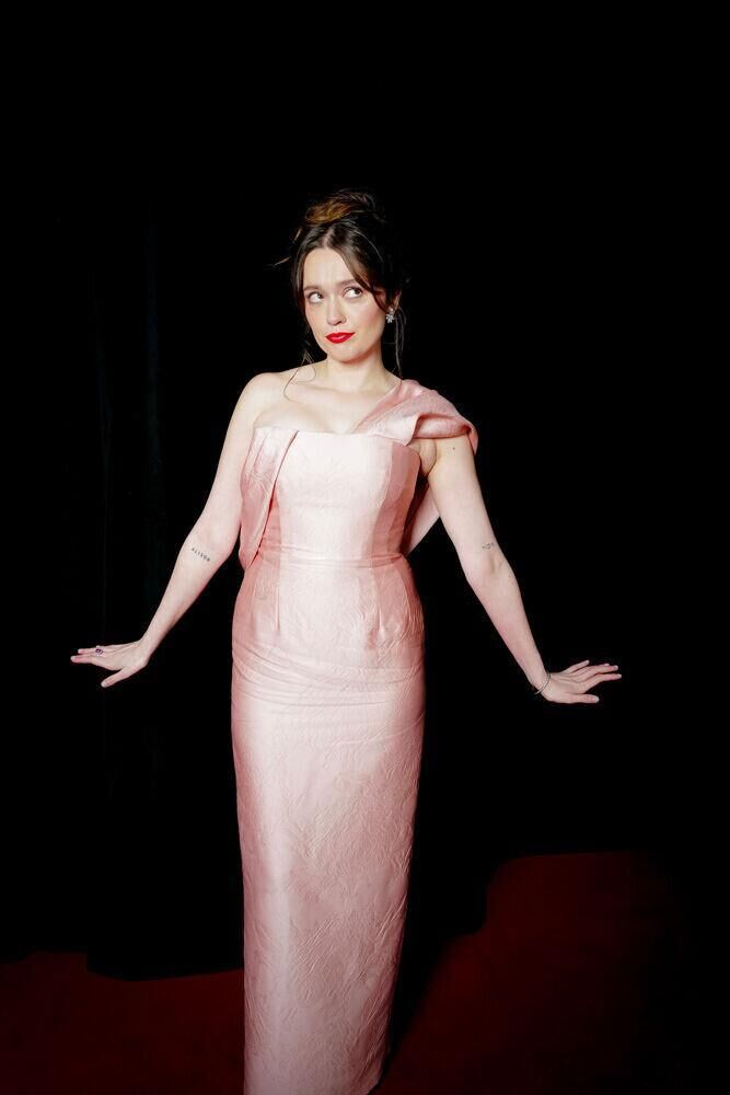 Aimee Lou Wood lors de la cérémonie BAFTA 2026.