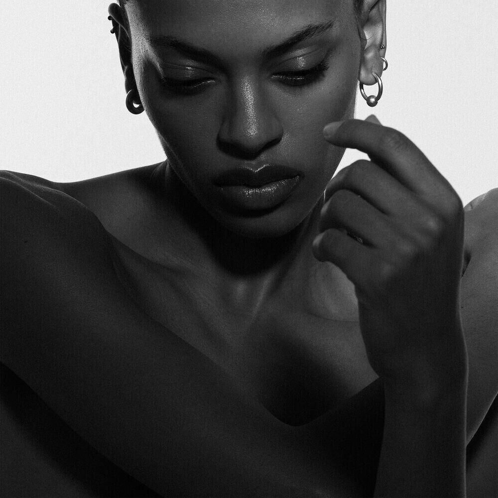Singer Annahstasia black and white portrait Yana Yatsuk.