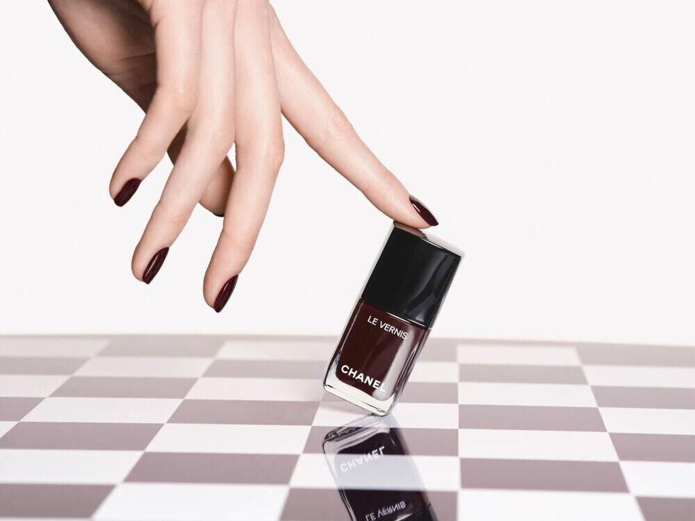Le vernis Rouge Noir de Chanel. © Chanel.