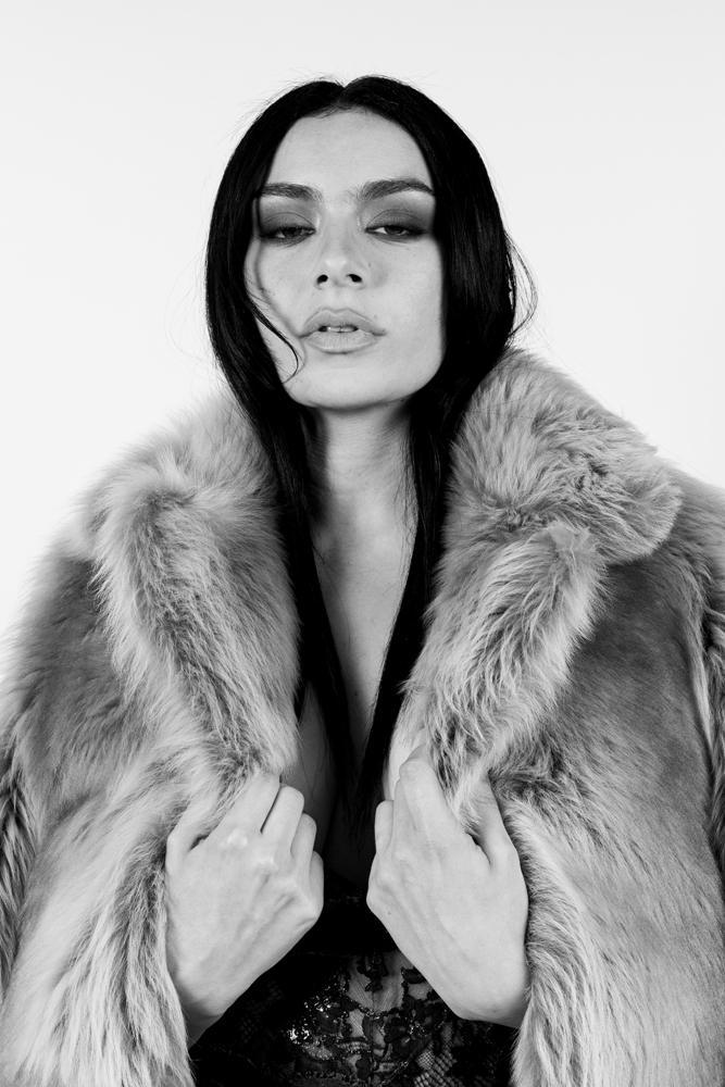Charli xcx pour spotify.