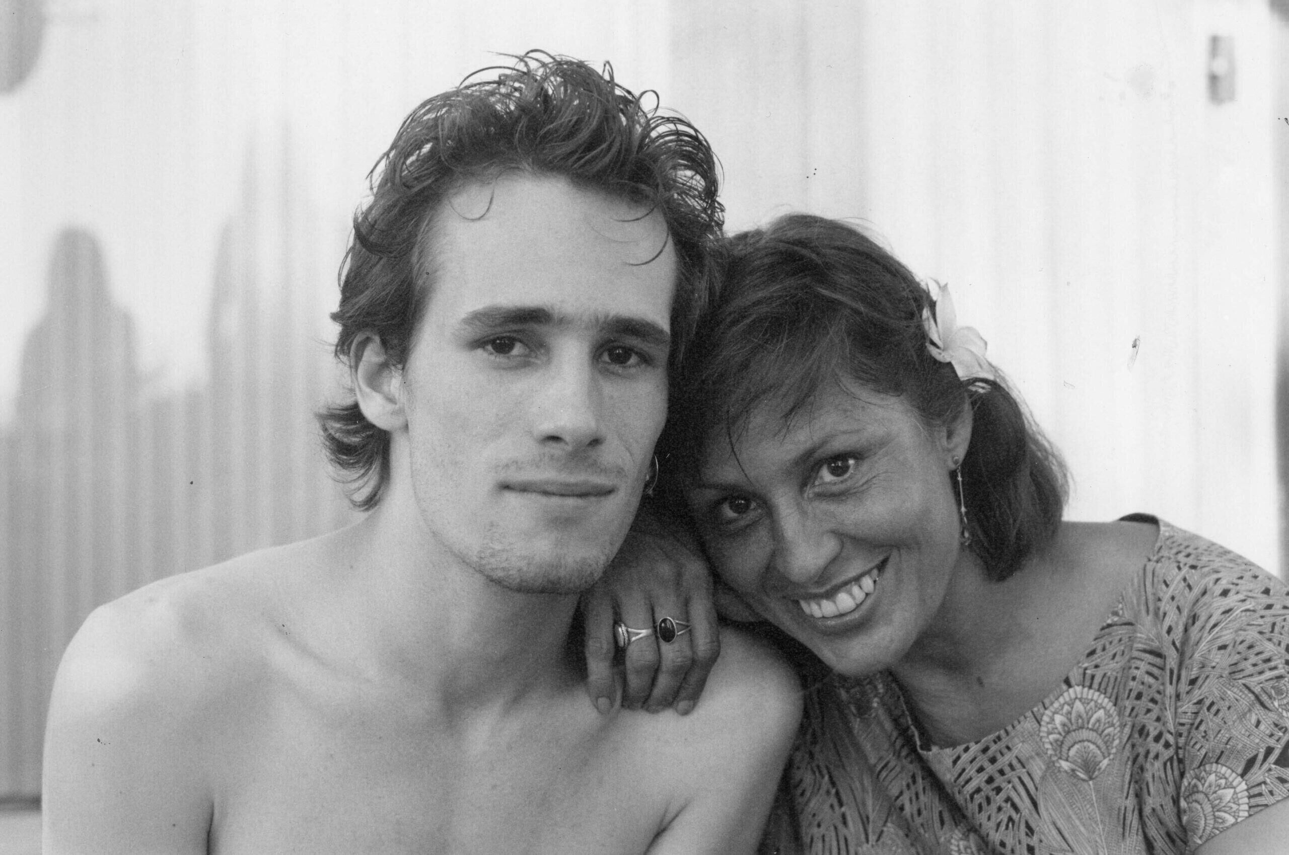 Jeff Buckley et Mary Guibert dans le documentaire IT’S NEVER OVER, JEFF BUCKLEY, a Piece of Magic Entertainment release. Photo courtesy of Piece of Magic Entertainment.