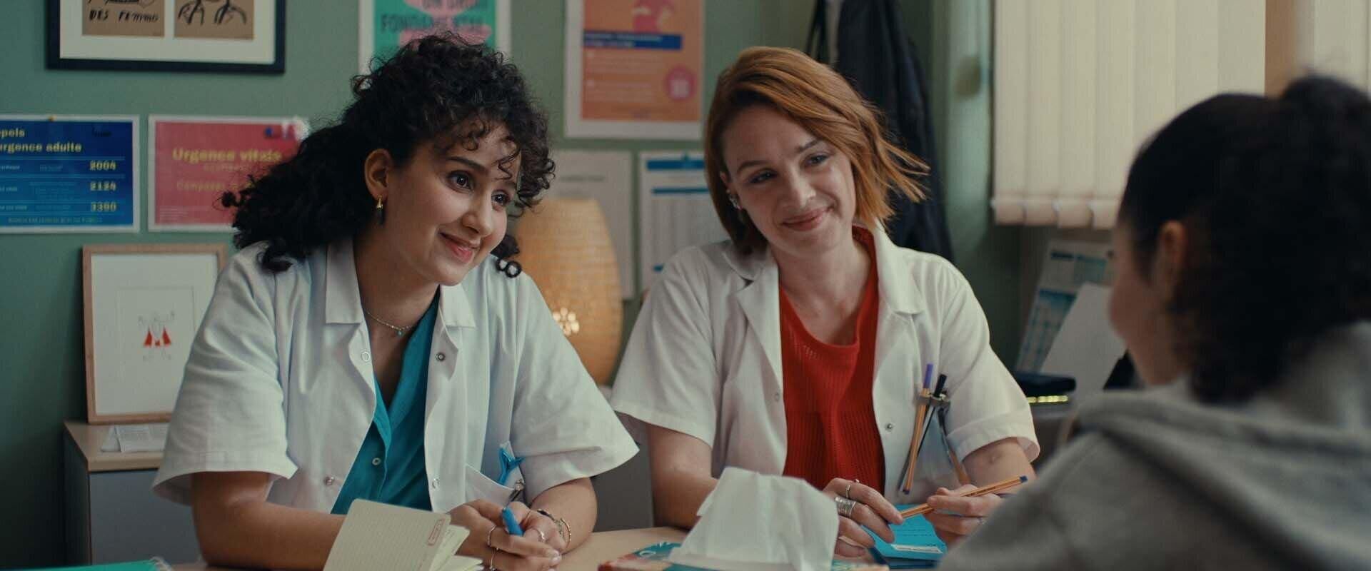Laetitia Dosch et Oulaya Amamra dans le film La Maison des femmes.