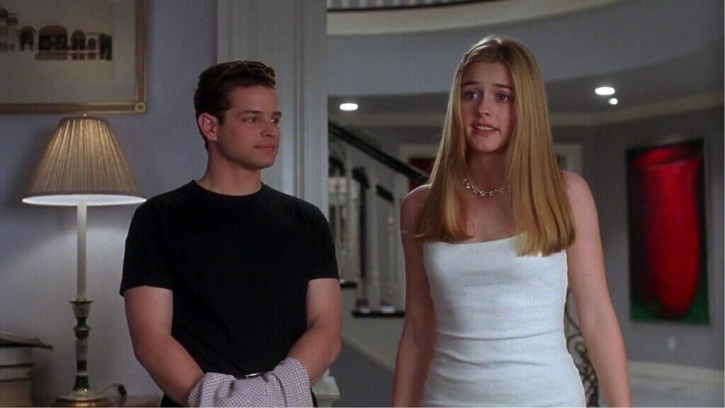 Alicia Silverstone en robe Calvin Klein balnche dans le film Clueless (1995).